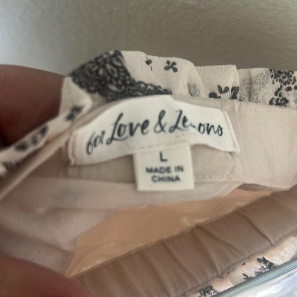 For love and lemons skirt, lots of detailing size large - Picture 4 of 4